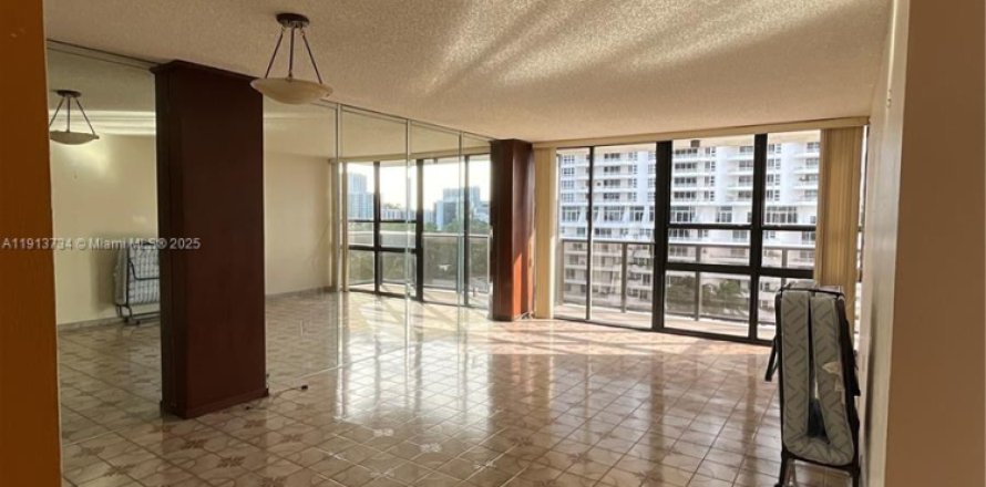 Condominio en Miami, Florida, 2 dormitorios  № 1971343