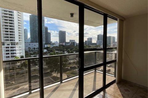 Condominio en venta en Miami, Florida, 2 dormitorios, 91.97 m2 № 1971343 - foto 18