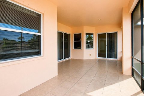 House in Port St. Lucie, Florida 4 bedrooms, 186.55 sq.m. № 2385557 - photo 11