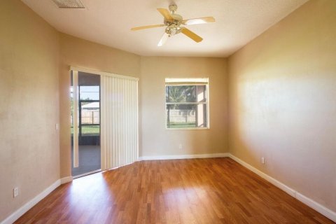 House in Port St. Lucie, Florida 4 bedrooms, 186.55 sq.m. № 2385557 - photo 9