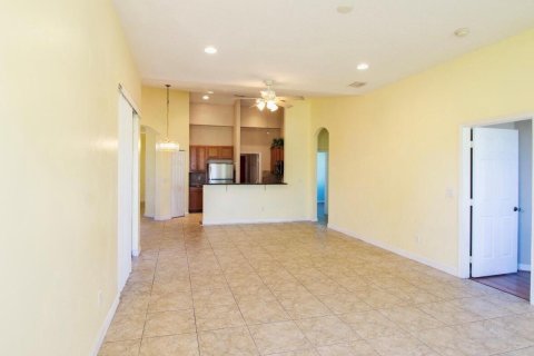 House in Port St. Lucie, Florida 4 bedrooms, 186.55 sq.m. № 2385557 - photo 4