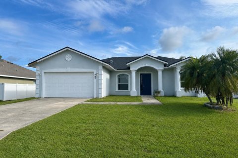 House in Port St. Lucie, Florida 4 bedrooms, 186.55 sq.m. № 2385557