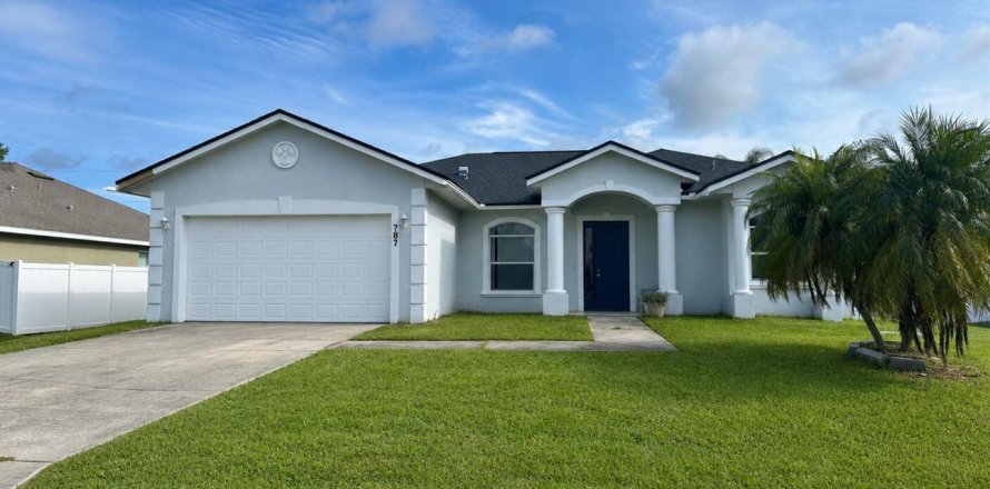 House in Port St. Lucie, Florida 4 bedrooms, 186.55 sq.m. № 2385557