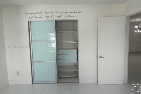 Adosado en venta en Doral, Florida, 3 dormitorios, 168.06 m2 № 2075496 - foto 14