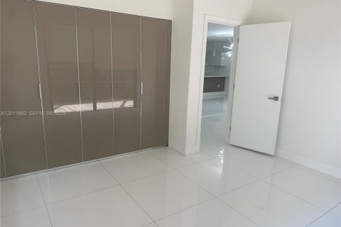 Adosado en venta en Doral, Florida, 3 dormitorios, 168.06 m2 № 2075496 - foto 13