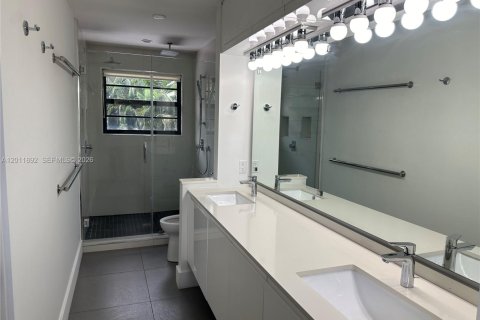 Adosado en venta en Doral, Florida, 3 dormitorios, 168.06 m2 № 2075496 - foto 12