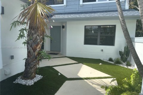 Adosado en Doral, Florida 3 dormitorios, 168.06 m2 № 2075496