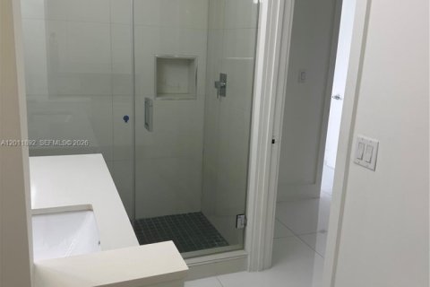 Adosado en venta en Doral, Florida, 3 dormitorios, 168.06 m2 № 2075496 - foto 16