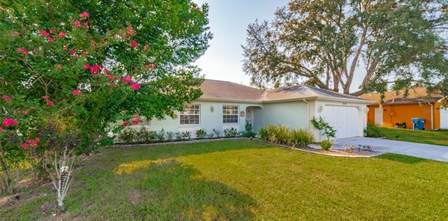 Villa ou maison à Spring Hill, Floride 3 chambres, 147.44 m2 № 1909229