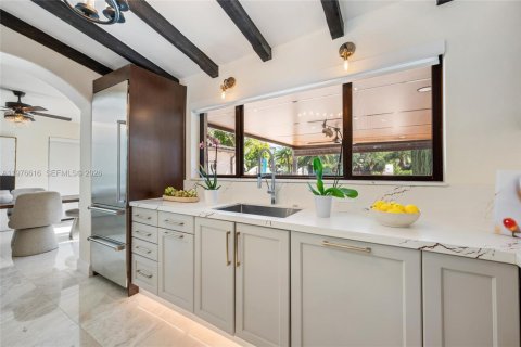 Villa ou maison à vendre à Miami Beach, Floride: 4 chambres, 188.59 m2 № 2040976 - photo 18