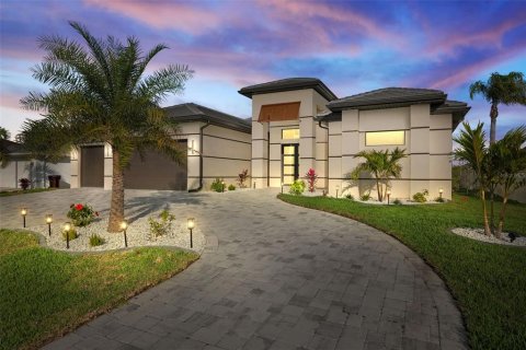 Villa ou maison à vendre à Cape Coral, Floride: 3 chambres, 205.59 m2 № 1525408 - photo 1