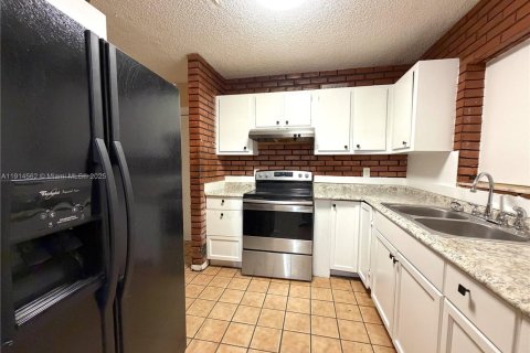 Снять в аренду виллу или дом в Норт-Лодердейл, Флорида 5 спален, 137.5м2, № 1970032 - фото 4