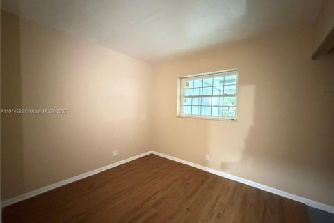 Снять в аренду виллу или дом в Норт-Лодердейл, Флорида 5 спален, 137.5м2, № 1970032 - фото 10