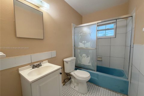 Снять в аренду виллу или дом в Норт-Лодердейл, Флорида 5 спален, 137.5м2, № 1970032 - фото 11