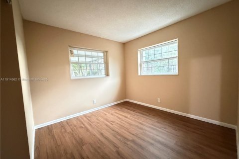 Снять в аренду виллу или дом в Норт-Лодердейл, Флорида 5 спален, 137.5м2, № 1970032 - фото 9