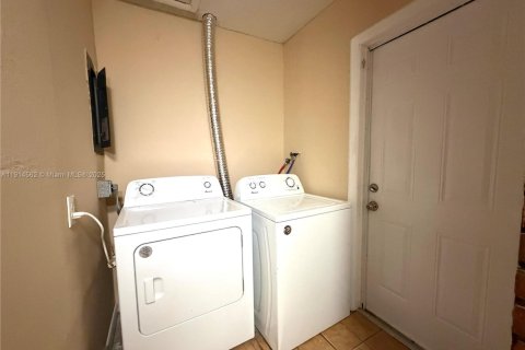 Снять в аренду виллу или дом в Норт-Лодердейл, Флорида 5 спален, 137.5м2, № 1970032 - фото 5