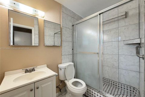 Снять в аренду виллу или дом в Норт-Лодердейл, Флорида 5 спален, 137.5м2, № 1970032 - фото 7