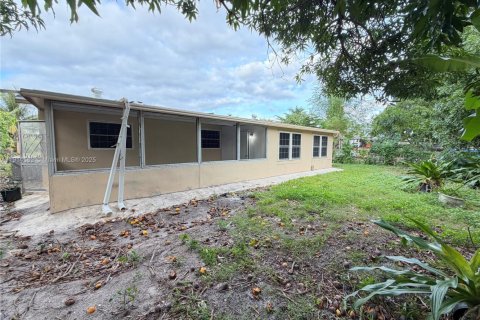 Снять в аренду виллу или дом в Норт-Лодердейл, Флорида 5 спален, 137.5м2, № 1970032 - фото 15