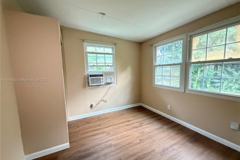 Снять в аренду виллу или дом в Норт-Лодердейл, Флорида 5 спален, 137.5м2, № 1970032 - фото 12