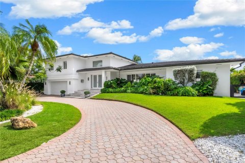 House in Miami Shores, Florida 4 bedrooms, 394.56 sq.m. № 1945175 - photo 9