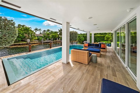House in Miami Shores, Florida 4 bedrooms, 394.56 sq.m. № 1945175 - photo 15