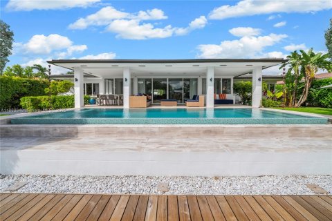House in Miami Shores, Florida 4 bedrooms, 394.56 sq.m. № 1945175 - photo 2