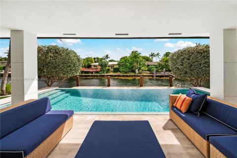 House in Miami Shores, Florida 4 bedrooms, 394.56 sq.m. № 1945175 - photo 14
