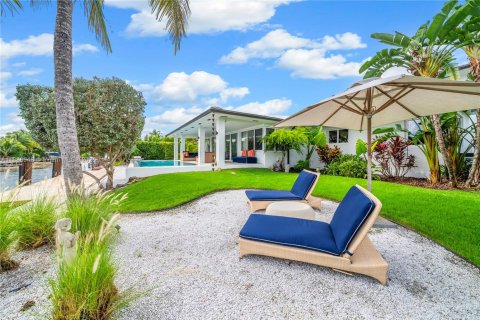 House in Miami Shores, Florida 4 bedrooms, 394.56 sq.m. № 1945175 - photo 11