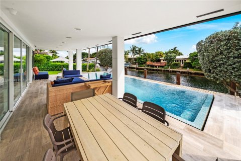 House in Miami Shores, Florida 4 bedrooms, 394.56 sq.m. № 1945175 - photo 13