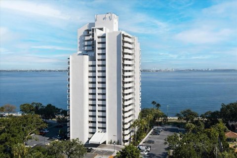 Condo in Tampa, Florida, 2 bedrooms № 2110170