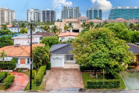 Casa en alquiler en Surfside, Florida, 3 dormitorios, 155.43 m2 № 1973242 - foto 2