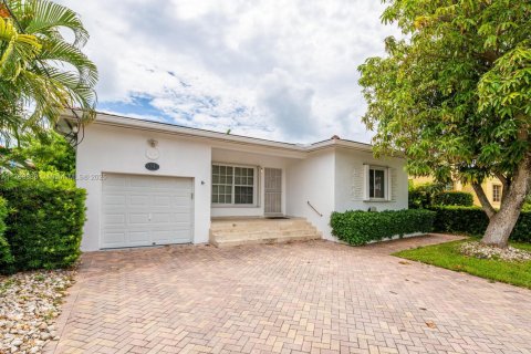 Casa en alquiler en Surfside, Florida, 3 dormitorios, 155.43 m2 № 1973242 - foto 8