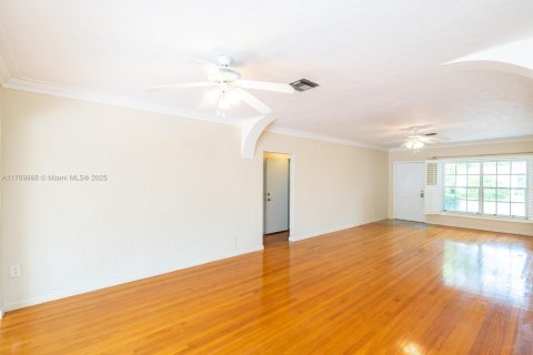 Casa en alquiler en Surfside, Florida, 3 dormitorios, 155.43 m2 № 1973242 - foto 12