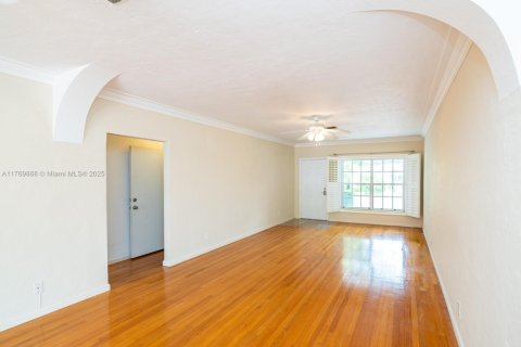 Casa en alquiler en Surfside, Florida, 3 dormitorios, 155.43 m2 № 1973242 - foto 11