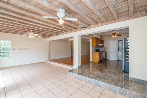 Casa en alquiler en Surfside, Florida, 3 dormitorios, 155.43 m2 № 1973242 - foto 25