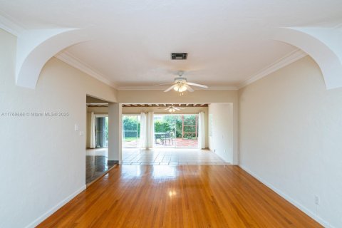 Casa en alquiler en Surfside, Florida, 3 dormitorios, 155.43 m2 № 1973242 - foto 19