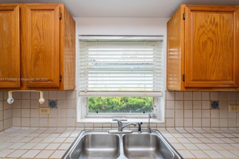 Casa en alquiler en Surfside, Florida, 3 dormitorios, 155.43 m2 № 1973242 - foto 29