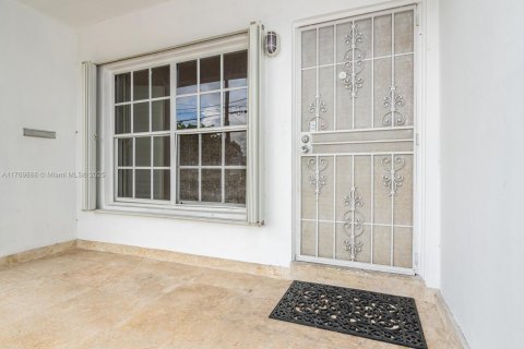 Casa en alquiler en Surfside, Florida, 3 dormitorios, 155.43 m2 № 1973242 - foto 9