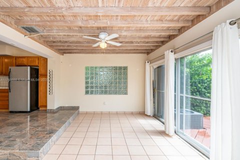 Casa en alquiler en Surfside, Florida, 3 dormitorios, 155.43 m2 № 1973242 - foto 24