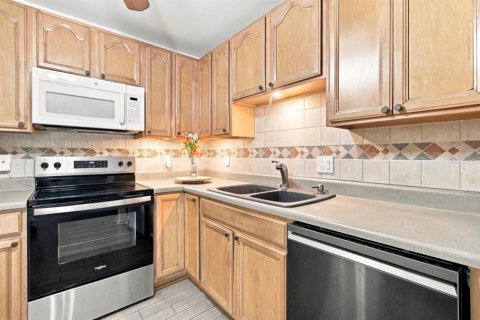 House in Tampa, Florida 3 bedrooms, 124.21 sq.m. № 2308489 - photo 19