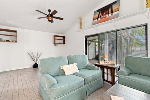 House in Tampa, Florida 3 bedrooms, 124.21 sq.m. № 2308489 - photo 12