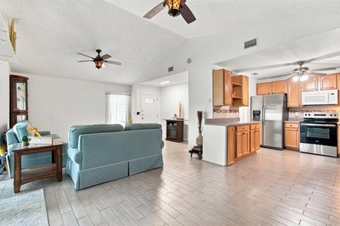 House in Tampa, Florida 3 bedrooms, 124.21 sq.m. № 2308489 - photo 7