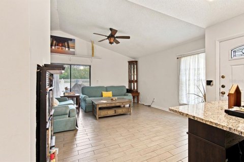 House in Tampa, Florida 3 bedrooms, 124.21 sq.m. № 2308489 - photo 15