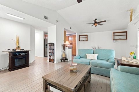 House in Tampa, Florida 3 bedrooms, 124.21 sq.m. № 2308489 - photo 9