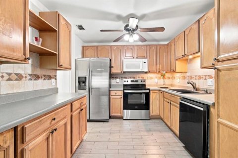 House in Tampa, Florida 3 bedrooms, 124.21 sq.m. № 2308489 - photo 17