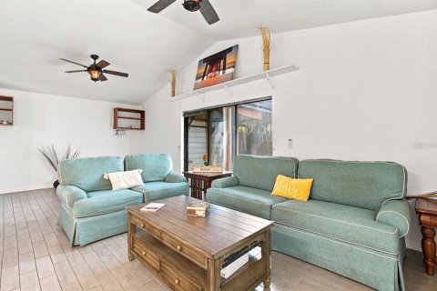 House in Tampa, Florida 3 bedrooms, 124.21 sq.m. № 2308489 - photo 10
