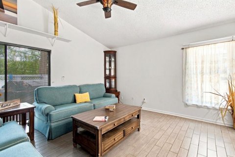 House in Tampa, Florida 3 bedrooms, 124.21 sq.m. № 2308489 - photo 11