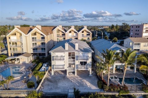 Condo in Indian Rocks Beach, Florida, 2 bedrooms  № 2118600