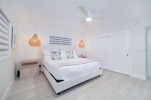 Condo in Indian Rocks Beach, Florida, 2 bedrooms № 2118600 - photo 15