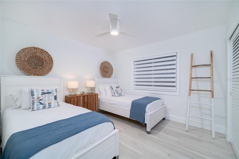 Condo in Indian Rocks Beach, Florida, 2 bedrooms № 2118600 - photo 13